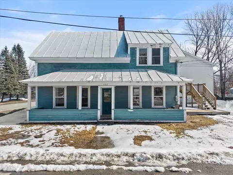 102 Thomas Mcclellan Rd, Farmington, ME 04938