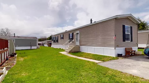 4 Sheldon Pl, Lewiston, ME 04240