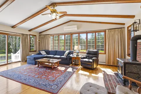 85 Longmeadow Dr, Brewer, ME 04412