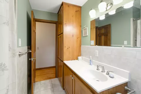Bath - 85 Longmeadow Dr, Brewer, ME 04412 photo 3 of 6