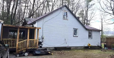 46 Fourth St, Mexico, ME 04257