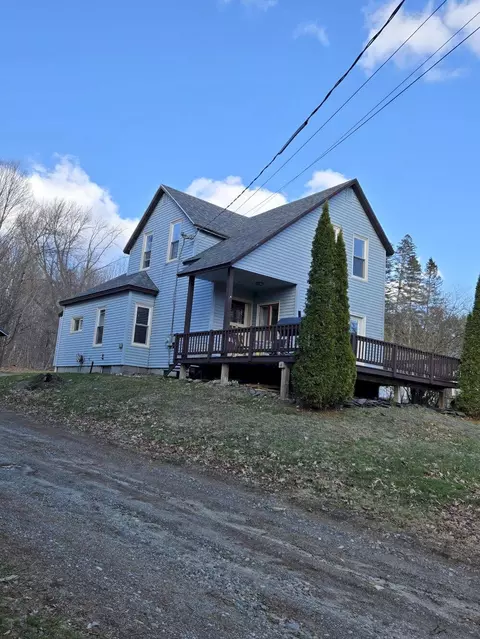 28 Prospect St, Wilton, ME 04294