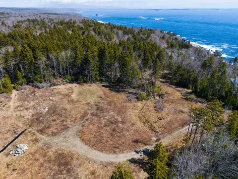 37 Yellow Head Rd, Bristol, ME 04554