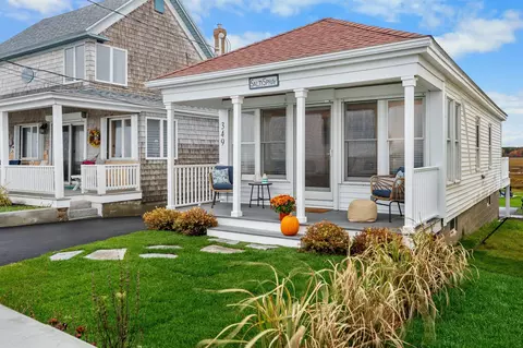 349 Webhannet Dr, Wells, ME 04090
