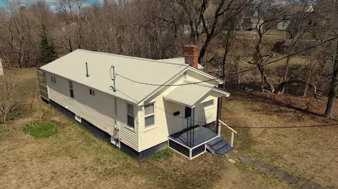 13 Green St, Houlton, ME 04730