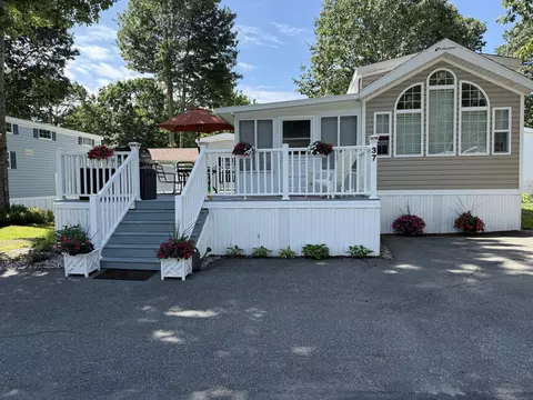 37 Cullen Trl, Old Orchard Beach, ME 04064