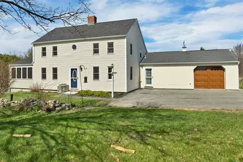 12 Hummingbird Ln, Steep Falls, ME 04085