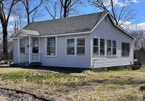 26 Carver St, Sanford, ME 04073