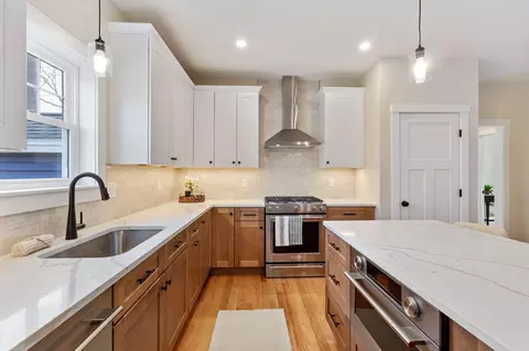 19 Forest Glen Ln, Topsham, ME 04086