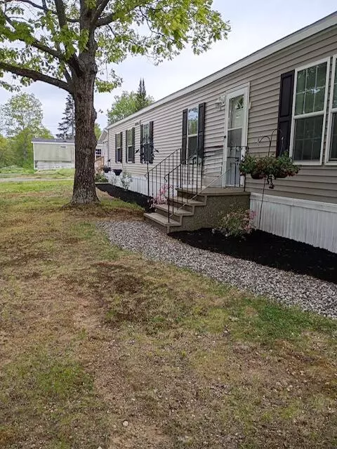 2 Locust Dr, Norway, ME 04268