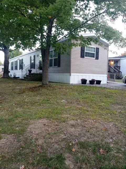 2 Locust Dr, Norway, ME 04268