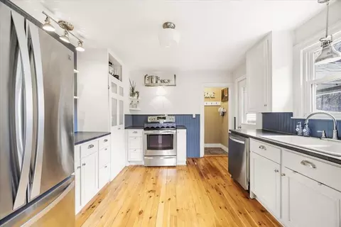 Kitchen - 42 Narragansett St, Gorham, ME 04038 photo 4 of 4