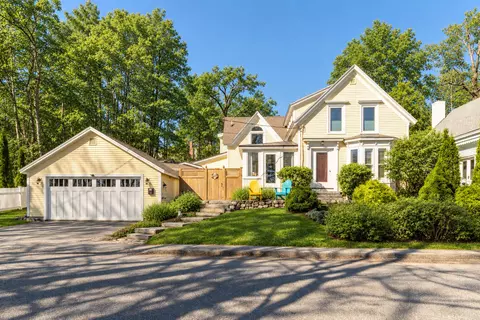 107 Bay View St, Camden, ME 04843