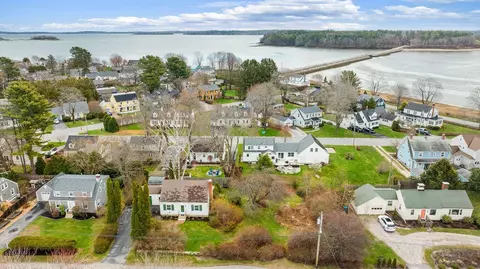17 Us Route 1, Falmouth, ME 04105