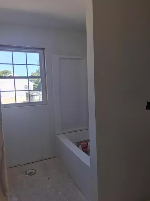 Bath - 1124 Post Rd, Bowdoinham, ME 04008 photo 1 of 1