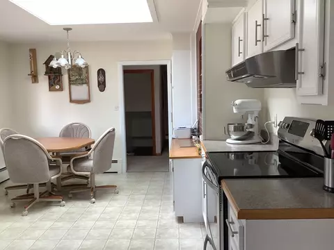 66 Hillside St, Presque Isle, ME 04769