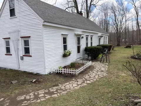 1455 Washington Rd, Waldoboro, ME 04572