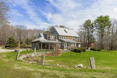 49 Desert Rd, Freeport, ME 04032