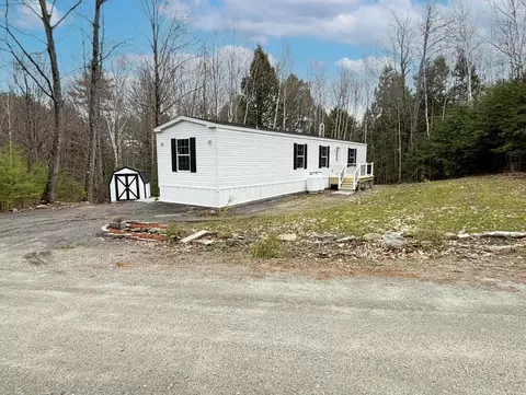 26 Round Stone Rd, Mount Vernon, ME 04352