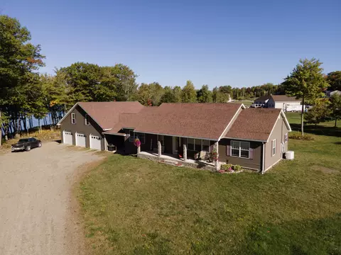 45 Oakview Ln, Enfield, ME 04493