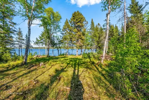 7 White Tail Ln, Gouldsboro, ME 04607