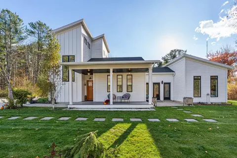 12 Wallace St, Kennebunk, ME 04043