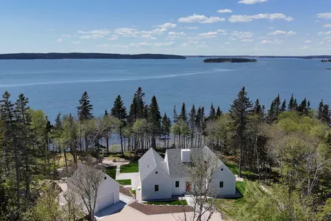 101 Cow Pt, Roque Bluffs, ME 04654