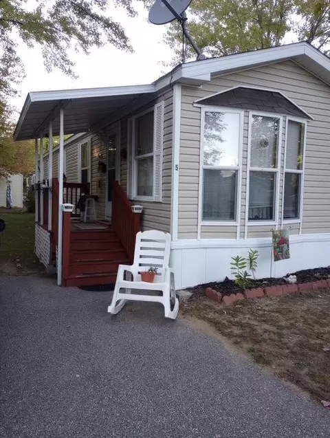 5 Locust Dr, Norway, ME 04268