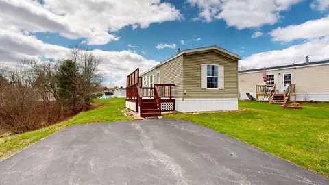 5 Parkview Ln, Lewiston, ME 04240