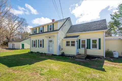 130-132 Center St, Nobleboro, ME 04555