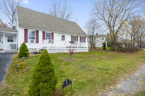 15 Nevelson St, Rockland, ME 04841