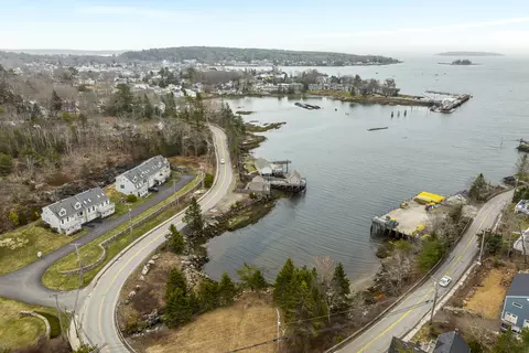 15 Village Ct #5, Boothbay Harbor, ME 04538