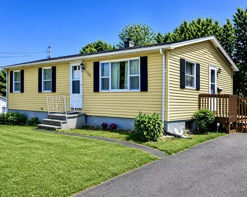 381 Birch St, Bangor, ME 04401