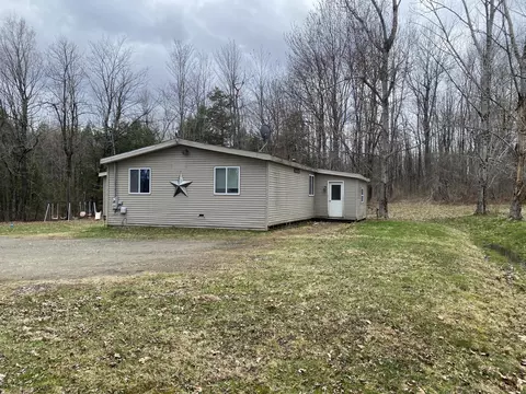 312 Ridge Rd, Fairfield, ME 04937