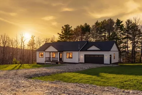 10 Meadow Ln, Oxford, ME 04270