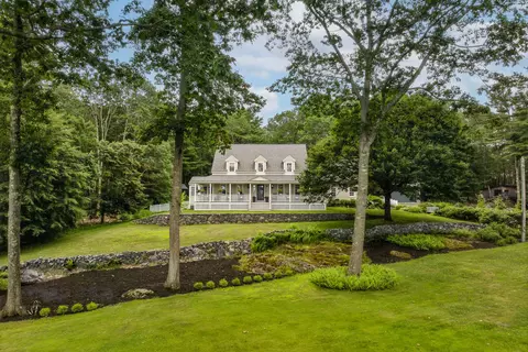 8 Old Seabury Rd, York, ME 03909