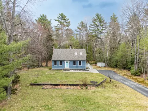 19 Woodridge Dr, Steep Falls, ME 04085