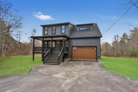 43 Middle Rd, Falmouth, ME 04105