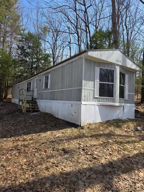 30 Squire Ct, Winthrop, ME 04364