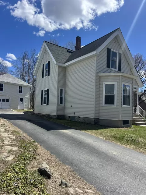 5 Bemis St, Livermore Falls, ME 04254