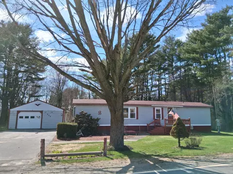 656 River Rd, Benton, ME 04901