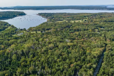 00 Cross Rd, Sedgwick, ME 04676