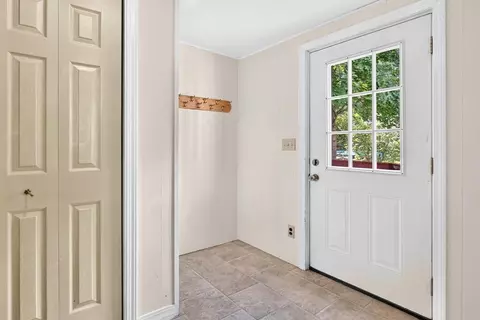 Entry Way - 346 Penobscot Ave, Millinocket, ME 04462 photo 4 of 6