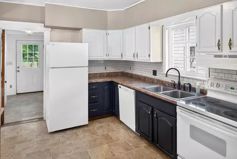 Kitchen - 346 Penobscot Ave, Millinocket, ME 04462 photo 2 of 5