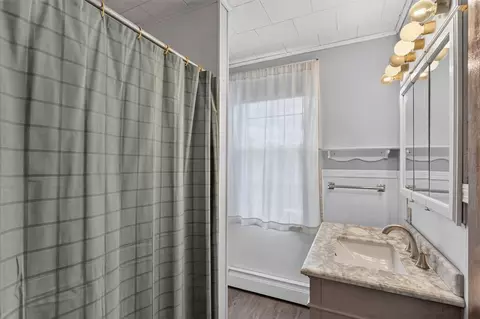 Bath - 346 Penobscot Ave, Millinocket, ME 04462 photo 3 of 3