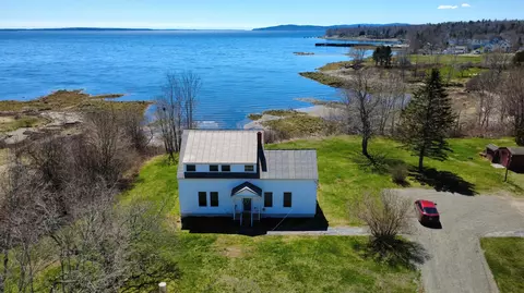 71 E Main St, Searsport, ME 04974
