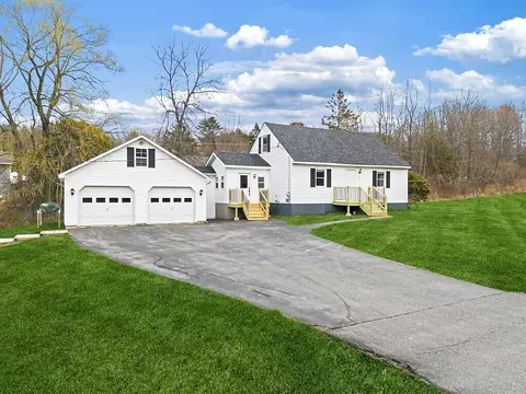19 Alexandra Dr, Gardiner, ME 04345
