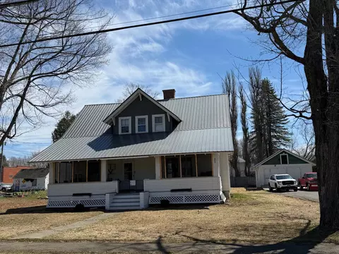 21 Bowdoin St, Houlton, ME 04730