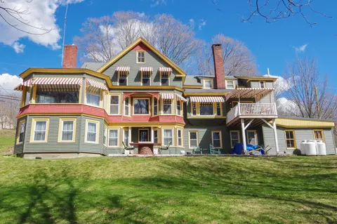51 Free St, Dexter, ME 04930