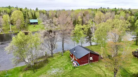 33 Moose River Ln, Rockwood, ME 04478